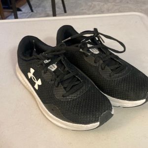 Under  Armour charged core black runners